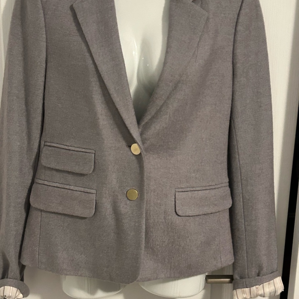 Cartonnier ANTHROPOLOGIE Light Gray Blazer with Gold Buttons